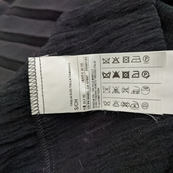 Sisley Black Gold Pleated Back Sleeveless Blouse S - Picture 5 of 6